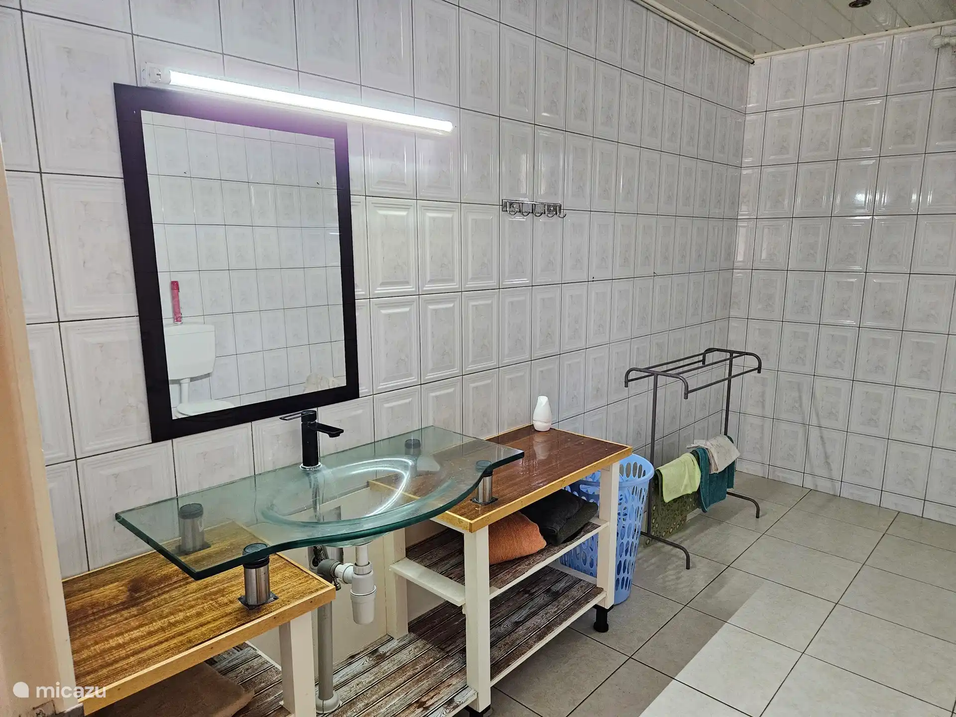 Lavabo renouvelé dans la salle de bain principale.