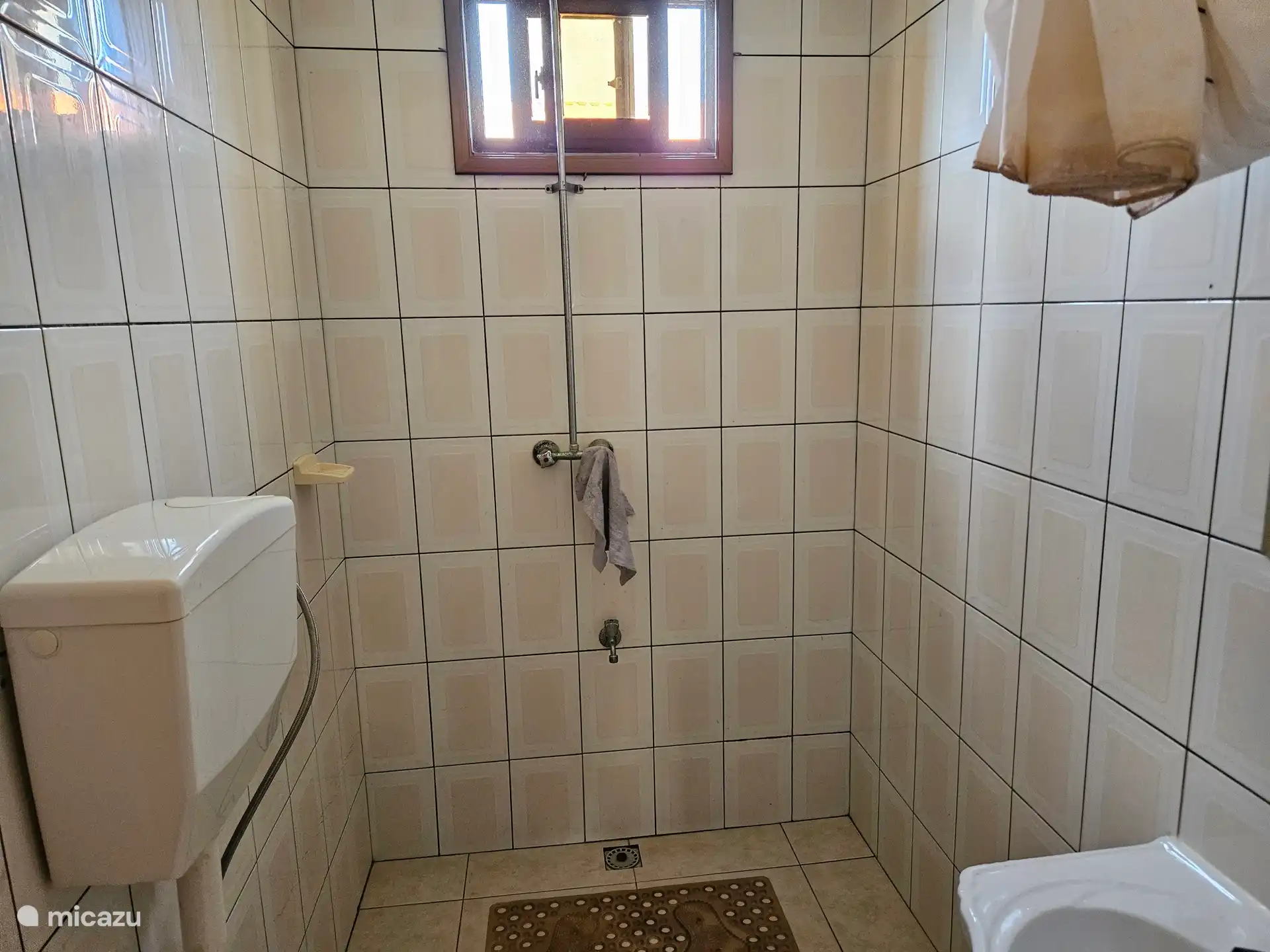 Salle de bain redécorée à l’étage.