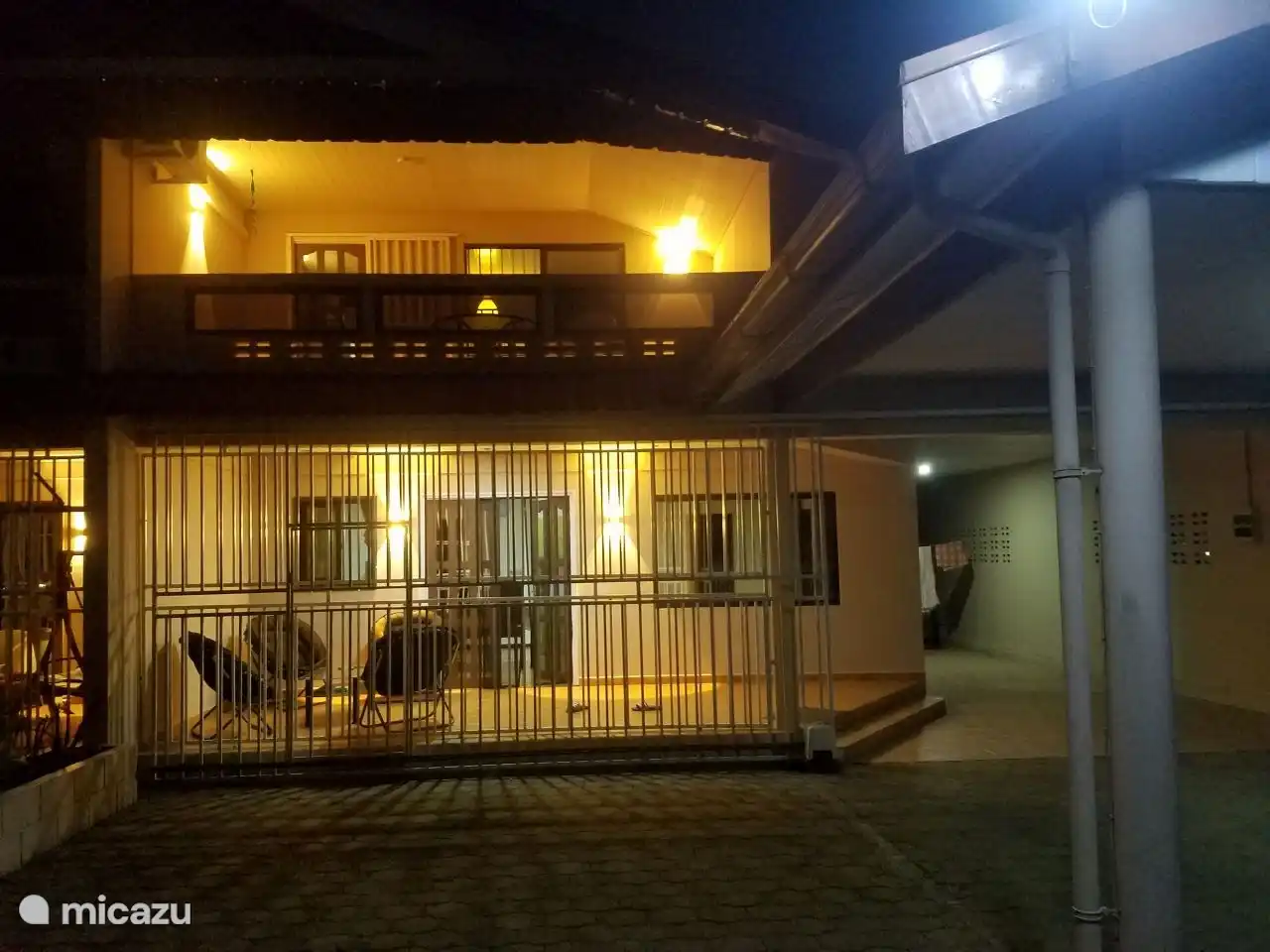 Maison complète avec garage le soir