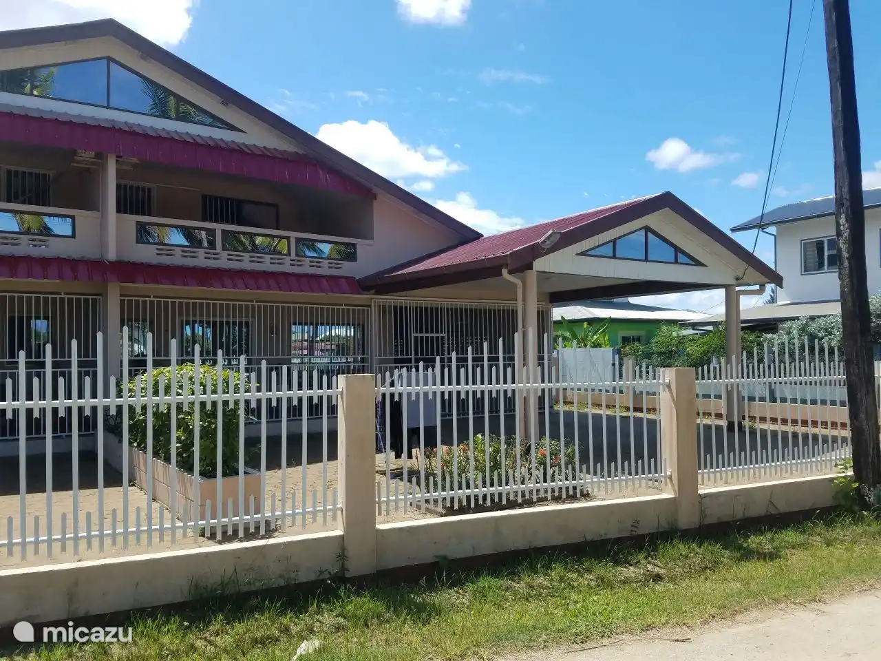 Coupe droite vue de face. Cette partie est la maison B qui est louée.