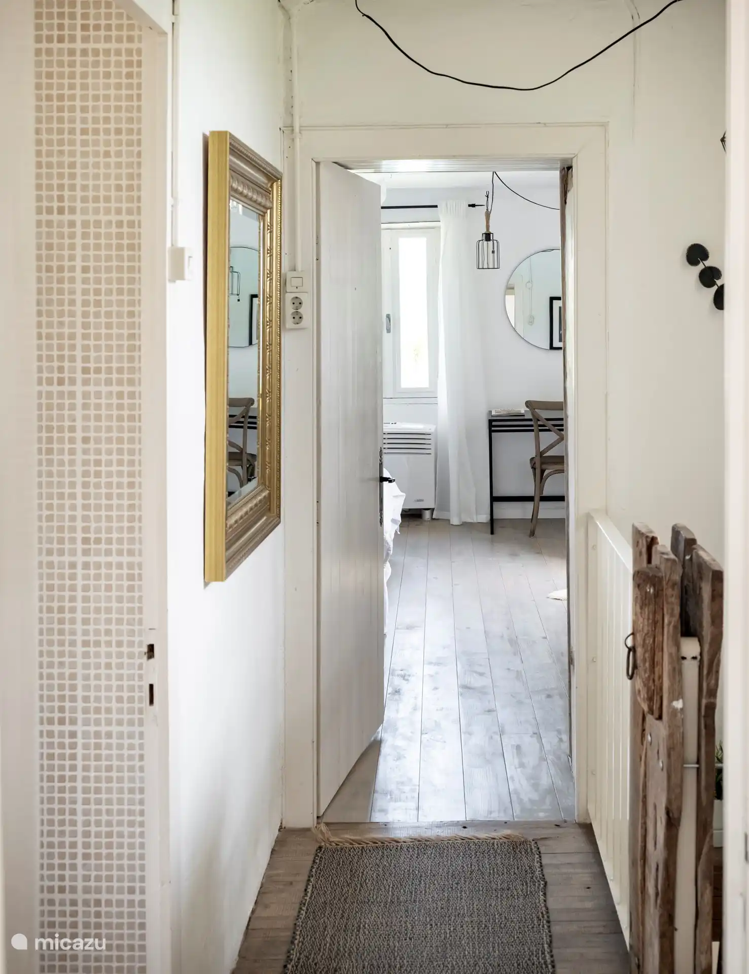 Schlafzimmer mit Babybett