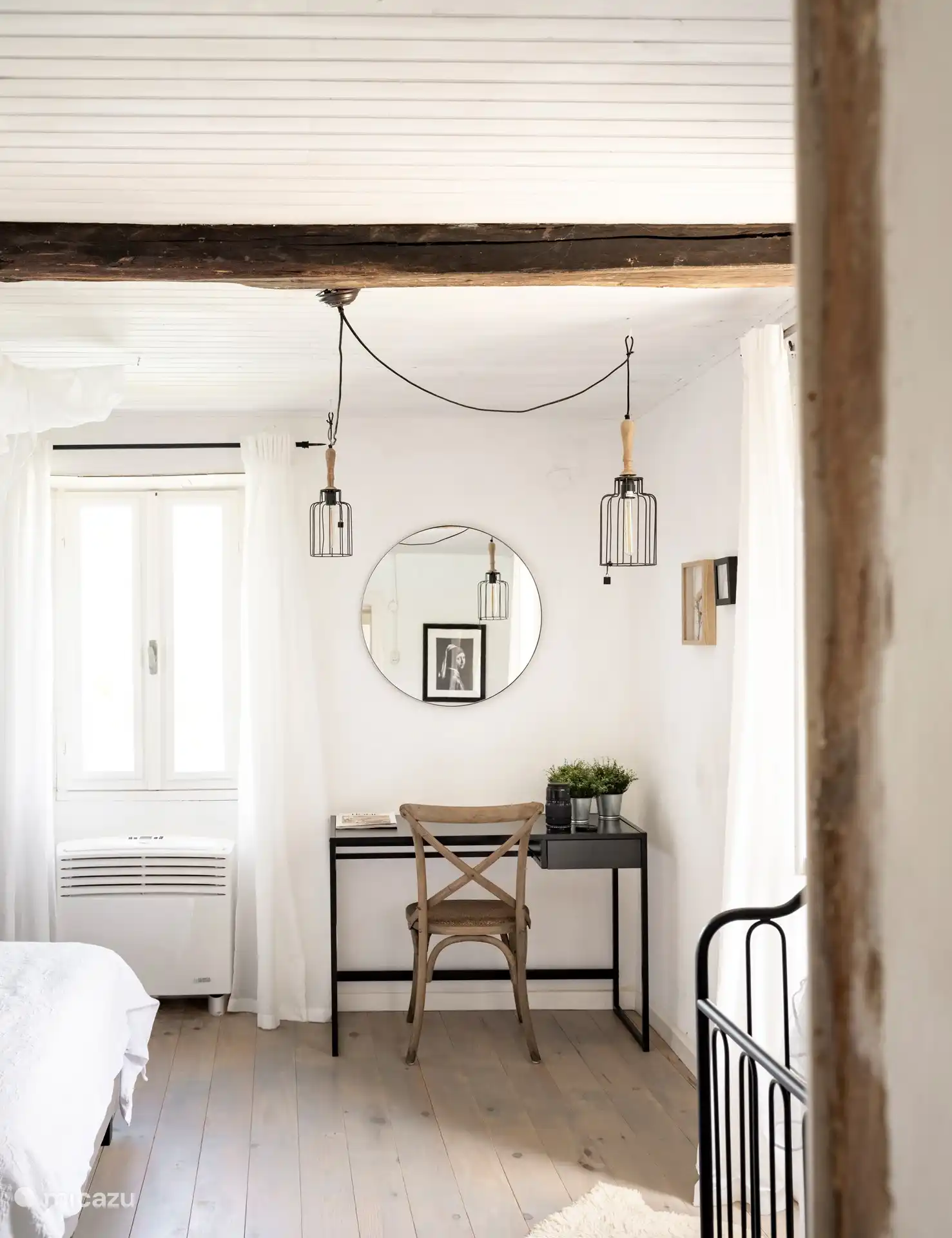 Schlafzimmer mit Doppelbett 160x200 und Babybett