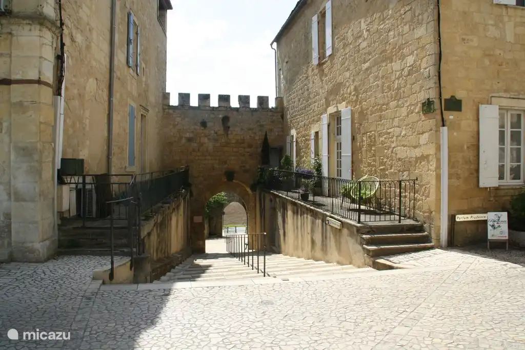 Durchgang im Dorf Beaumont