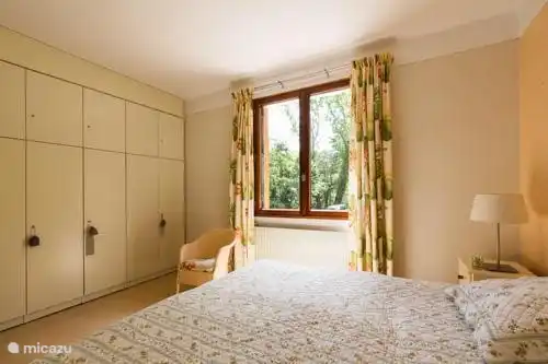 Bedroom upstairs with comfortable Auping of 2m10 with 1m80