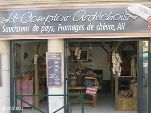 Cozy street Ruoms where you can stroll and a great terrace can pick up.