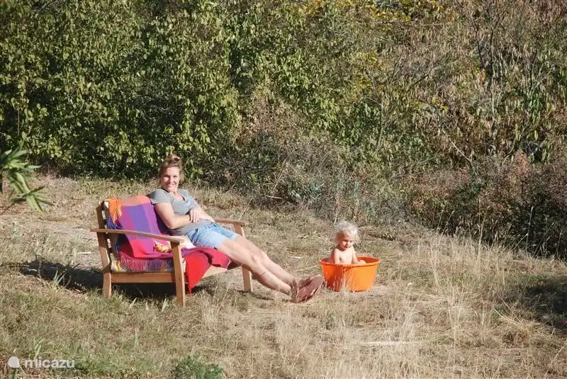 October 16, 2011, even as late in the year, sit in the tub under a blissful sunshine.