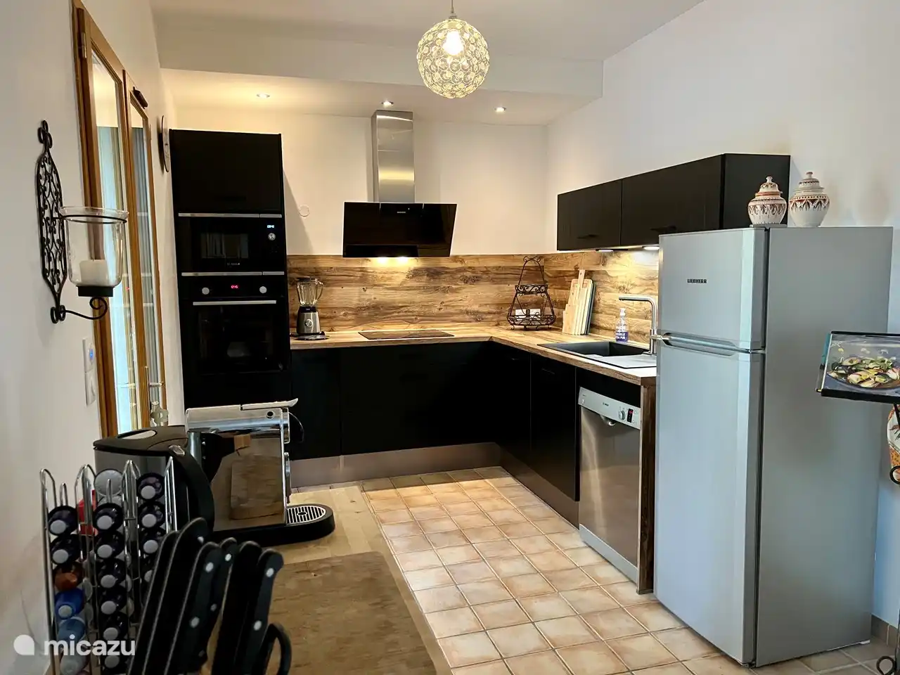 Cocina nueva instalada en 2022. Cocina con vitrocer&#225;mica de inducci&#243;n, microondas, horno, lavavajillas, frigor&#237;fico grande