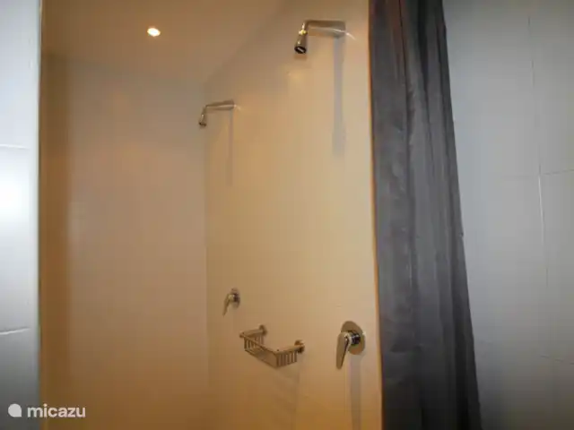 La Pinède : réf. et piscine refroidie | France, Vaucluse, Saint-Saturnin-lès-Apt - villa douche double