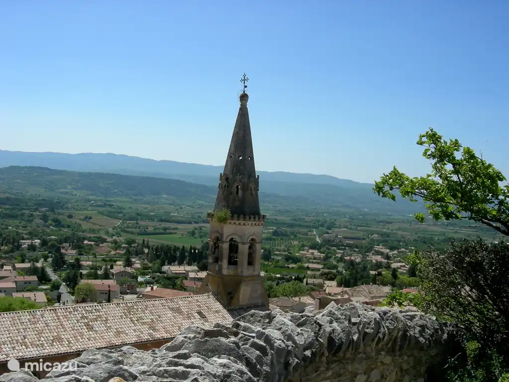 vista sobre san saturnino les apt