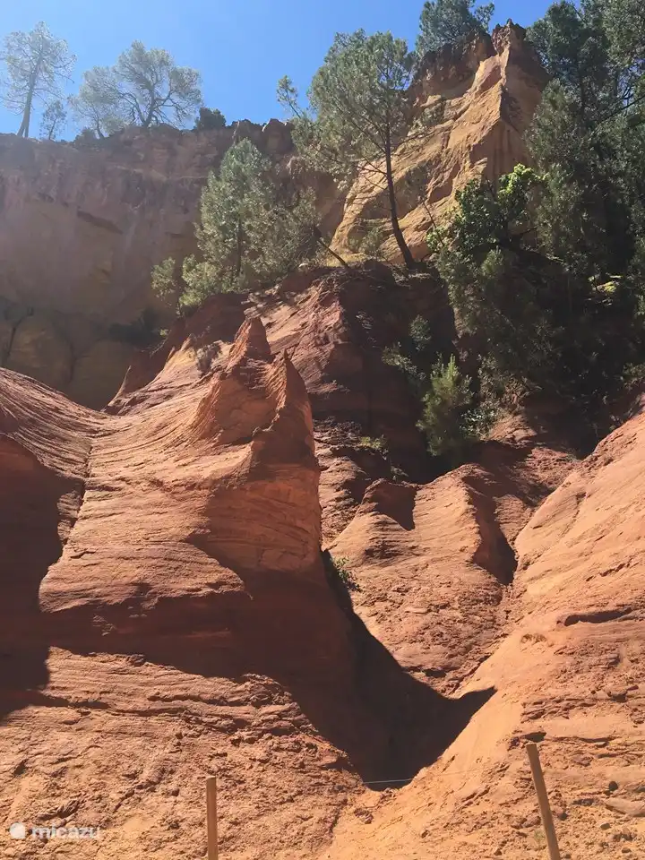 Las rocas rojas de Roussilon, a 4 km