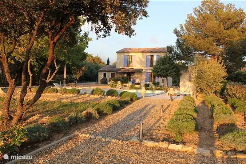 villa, Saint-Saturnin-l&#232;s-Apt, Vaucluse, Francia - La Pin&#232;de: ref. y piscina enfriada