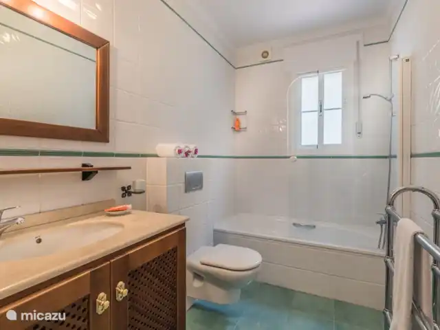 El Ancla huren in Spanje, Andalusië, Sayalonga - villa badkamer