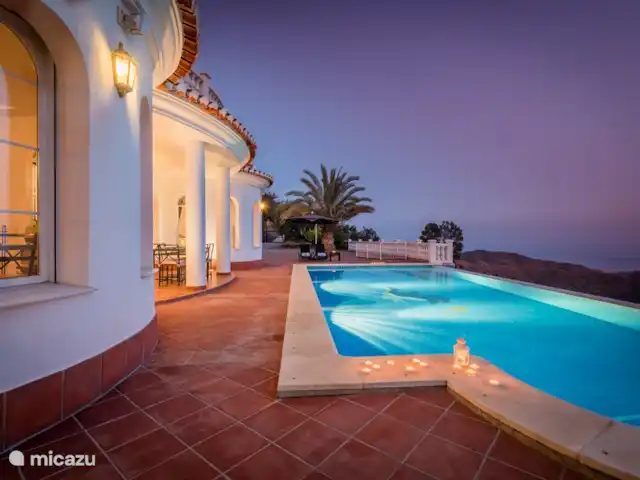El Ancla huren in Spanje, Andalusië, Sayalonga - villa El Ancla in de avond