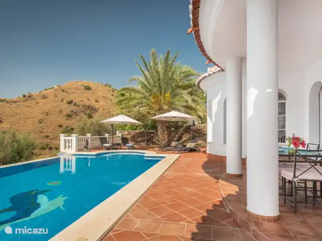 El Ancla huren in Spanje, Andalusië, Sayalonga - villa zwembad en terras