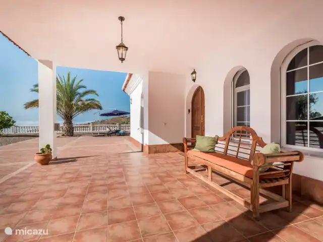 El Ancla huren in Spanje, Andalusië, Sayalonga - villa Voor ingang met zitbank