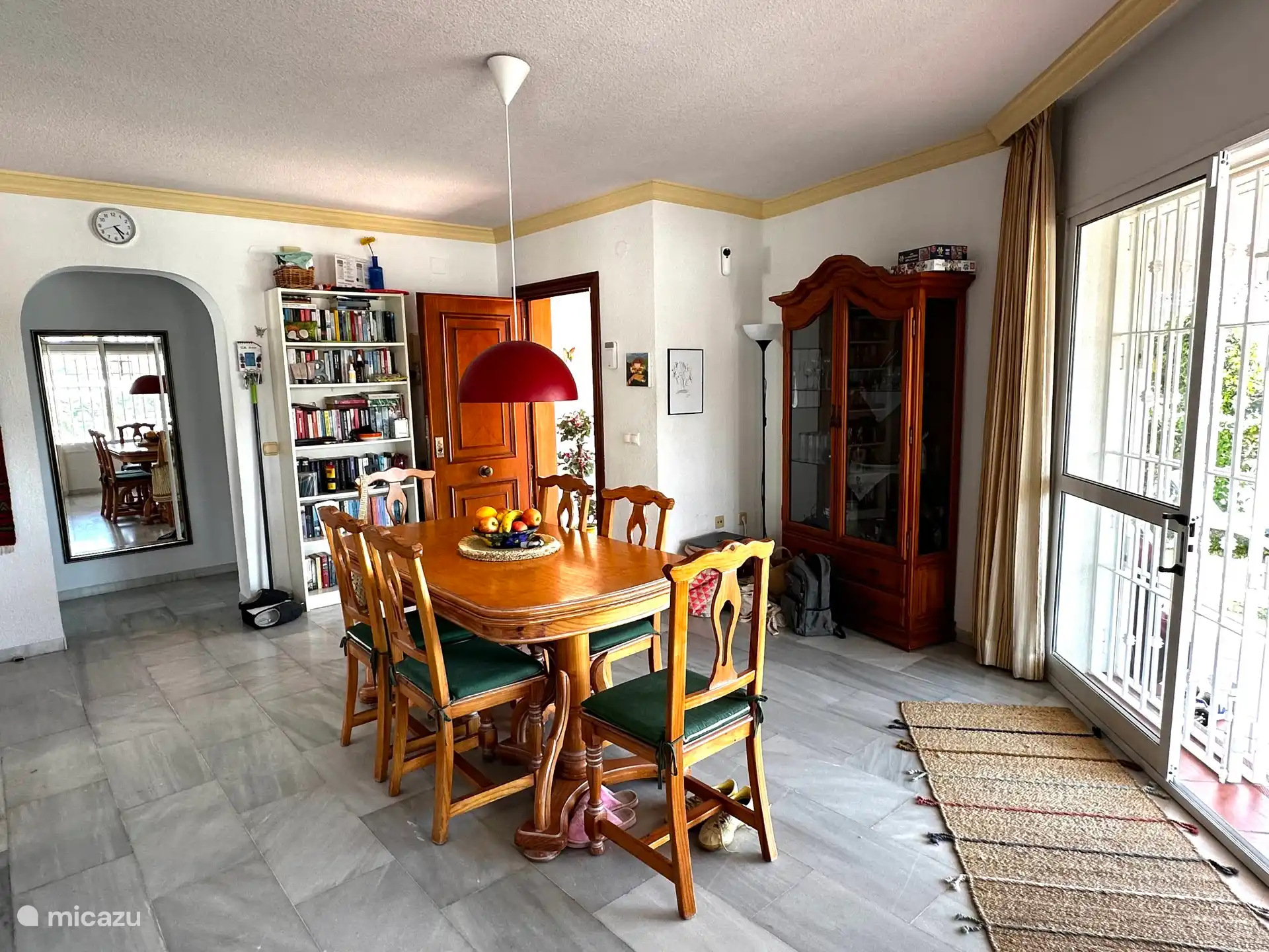 Esstisch im Wohnzimmer