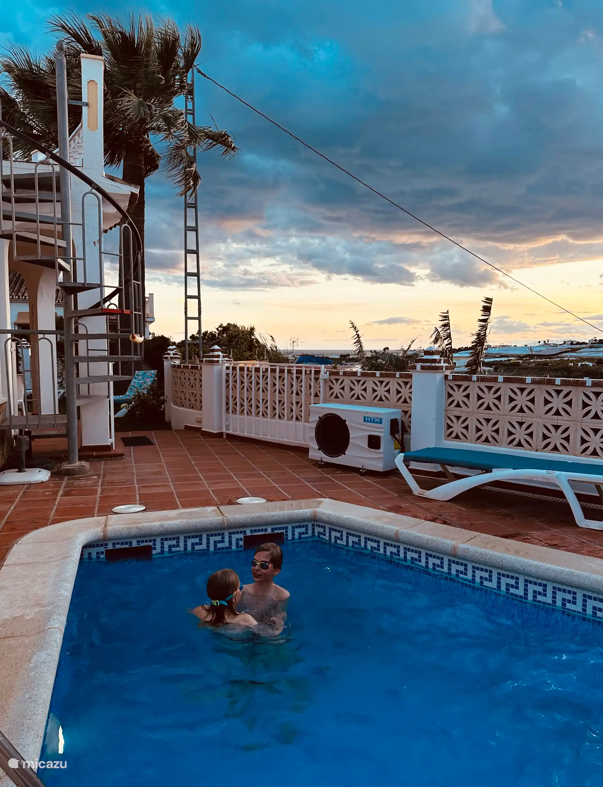Abends schwimmen wir im beheizten Wasser.