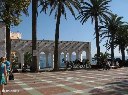 Balcon de Europa  , NERJA (6 km)
Im gemütlichen Nerja gibt es viele schöne Einkaufsstraßen und Restaurants. 