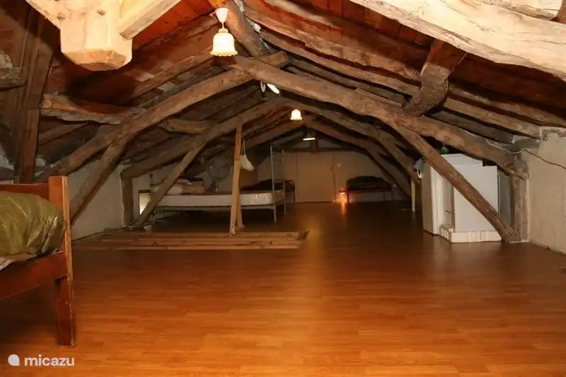 Vernieuwde slaapzolder met 6 slaapplaatsen