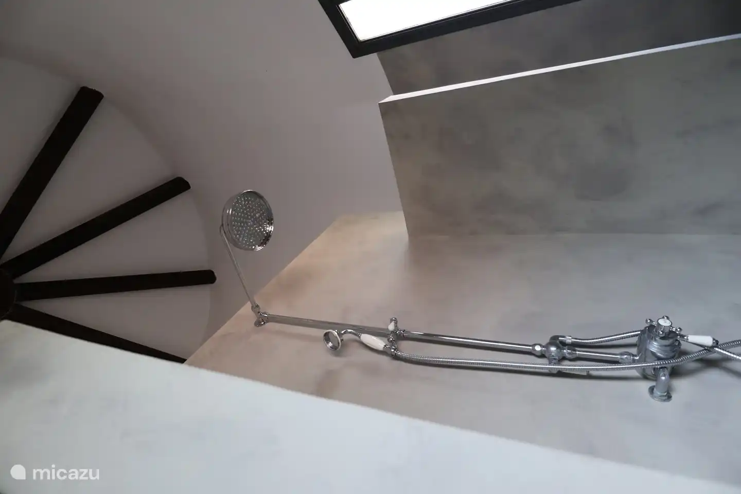 Round shower bathroom