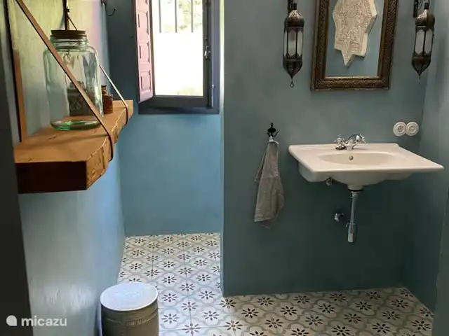 Balcon de la Guardia | Espagne, Andalousie, Guajar Faraguit - villa Deuxième salle de bain avec douche à l'italienne et toilettes