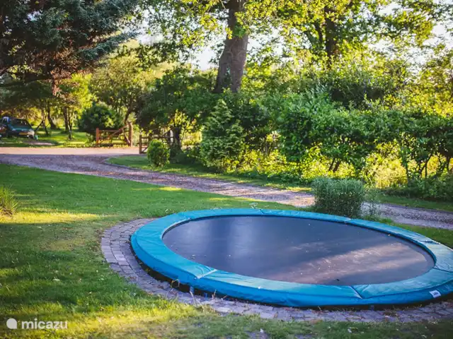 casa de campo / castillo en Países Bajos, Groninga, Westerwolde – Casa Iris, con piscina cubierta cálida privada cama elástica