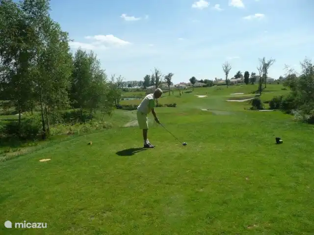 Village le Chat, Maison Meermin | France, Charente, Écuras - maison de vacances Trou 5 du golf la Preze..! Le parcours de golf est juste à côté du parc.