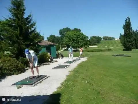 Driving range, également bon pro disponible!