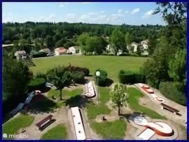 Village le Chat, Maison Meermin | France, Charente, Écuras - maison de vacances Golf miniature, terrain de jeux, cottages meertje. vue d'ensemble d'une partie du Village le Chat ! Notre maison est directement sur le terrain de jeux.
