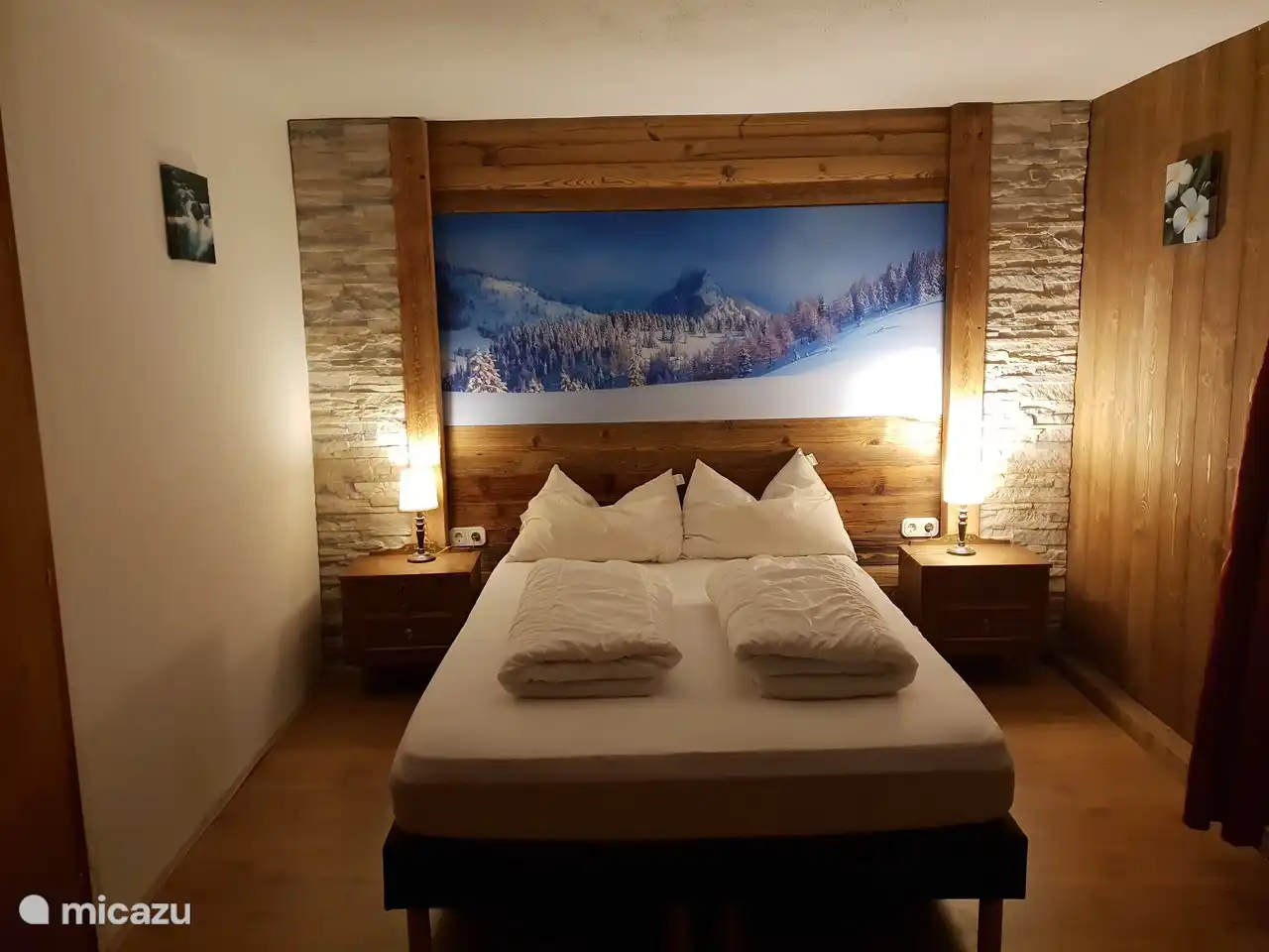 das renovierte Schlafzimmer neben dem Wohnzimmer