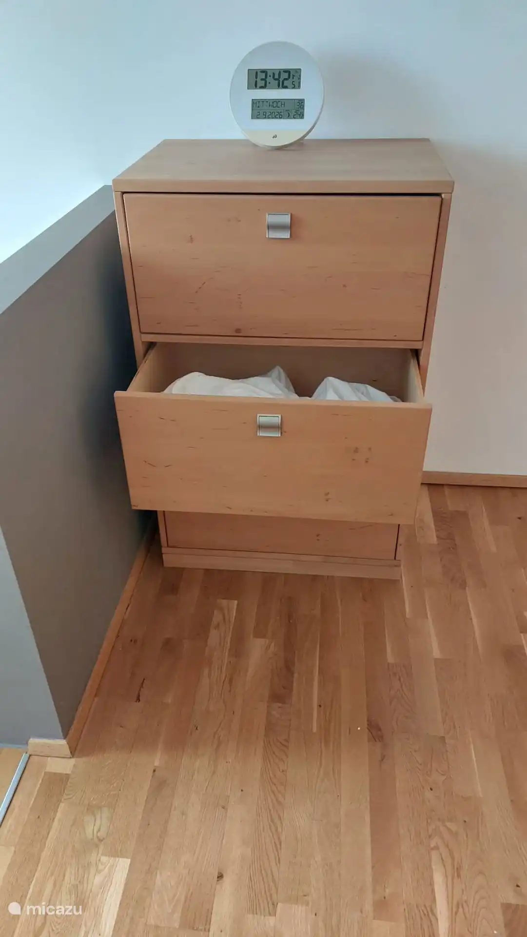 Commode sur le palier, également pratique pour la lessive