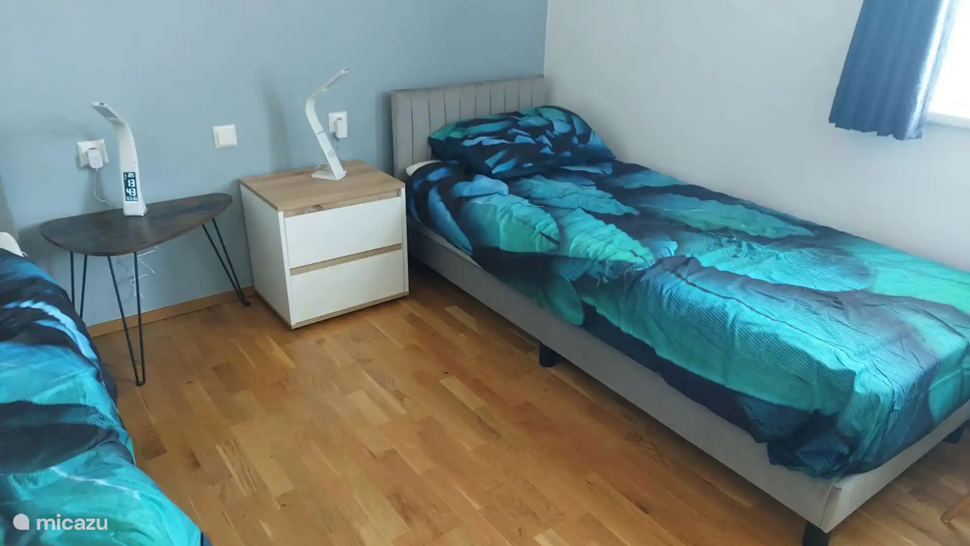 Dans la deuxième chambre, deux sommiers peuvent être utilisés séparément ou côte à côte.