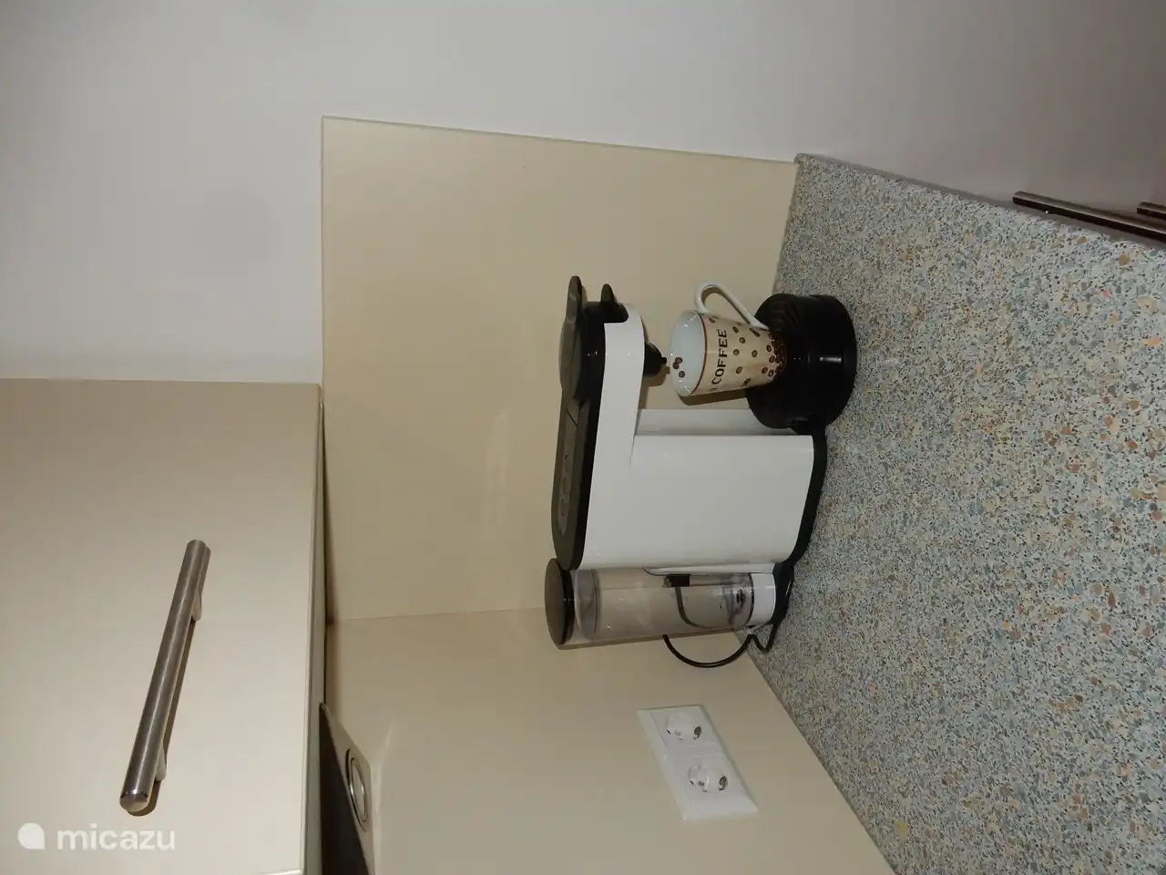 La cafetière convient aussi bien au café filtre qu'aux dosettes Senseo.