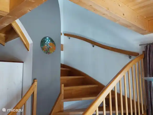 chalet en Austria, Carintia, Kötschach-Mauthen – casa de campo Escaleras generosas y seguras hasta la cima.