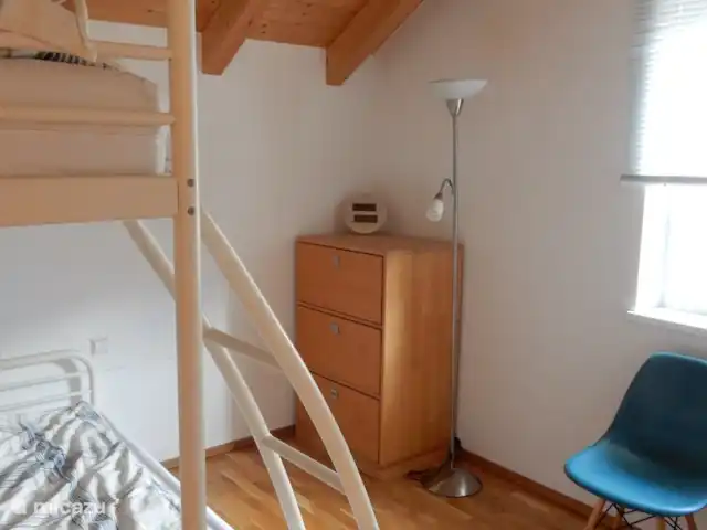 chalet en Austria, Carintia, Kötschach-Mauthen – casa de campo Segundo dormitorio con litera para 3 personas