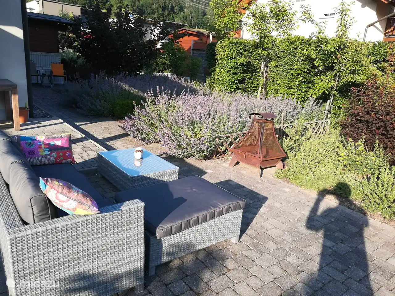 Vous pourrez profiter du soleil sur la terrasse. Allongez-vous ou installez-vous dans le salon avec un verre.