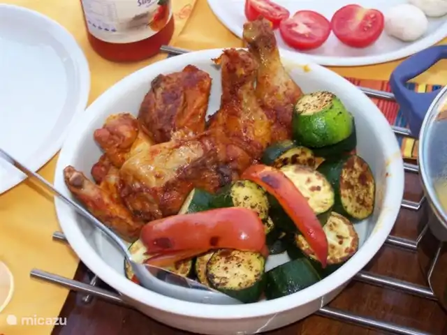 chalet en Austria, Carintia, Kötschach-Mauthen – casa de campo Una comida rica y sana para disfrutar en la terraza.