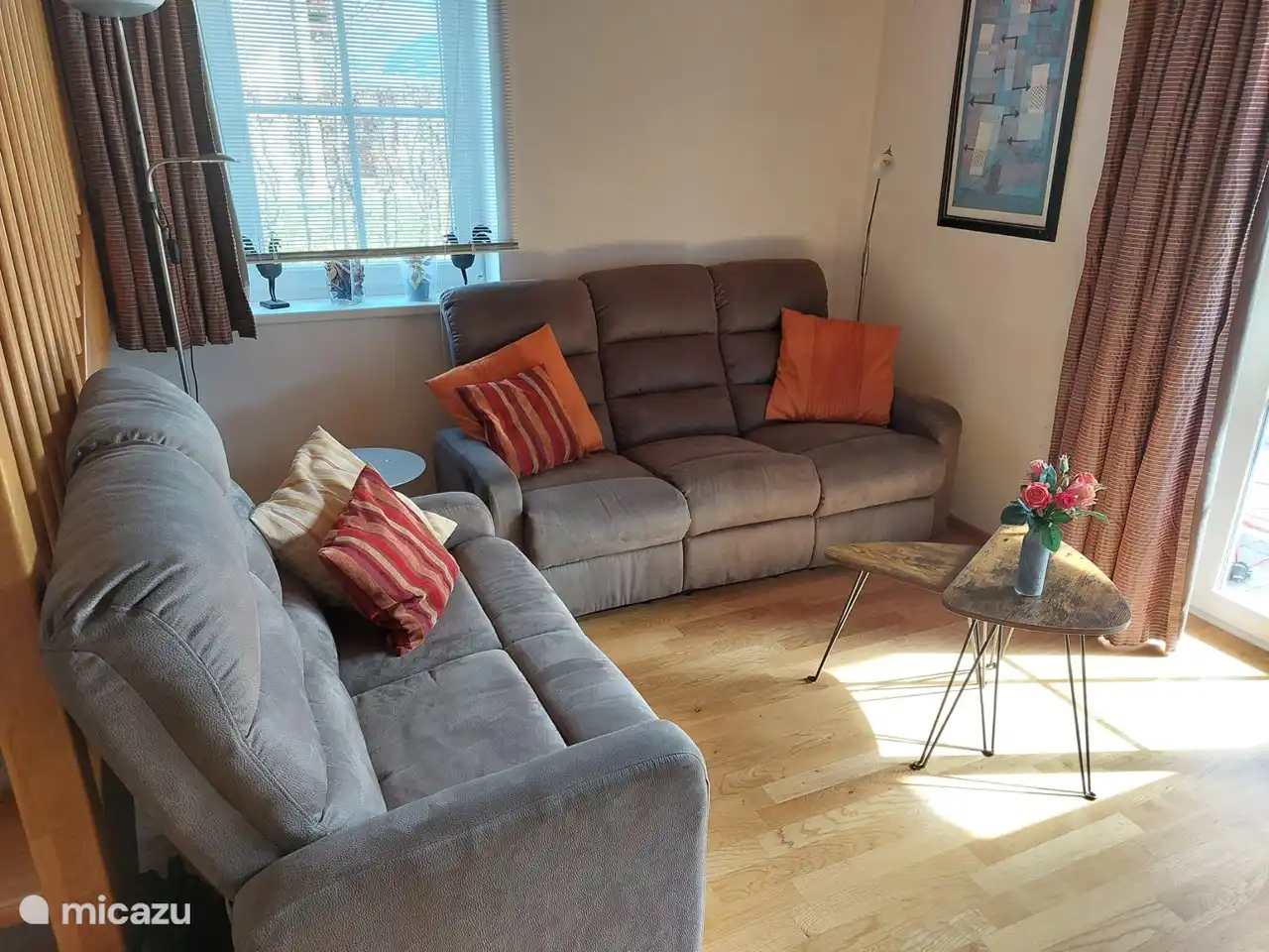 Le confortable canapé 2 et 3 places.