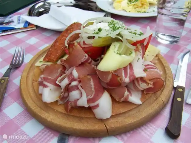 chalet en Austria, Carintia, Kötschach-Mauthen – casa de campo Sabroso aperitivo después de un paseo, por ejemplo, a Lamprecht Bauer.