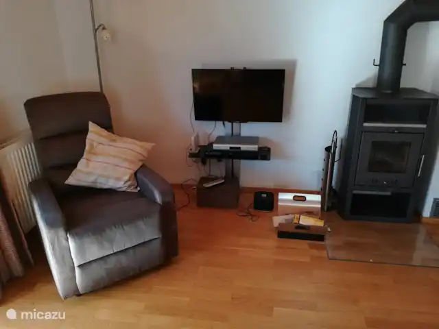 chalet en Austria, Carintia, Kötschach-Mauthen – casa de campo Acogedora y cómoda sala de estar.
Es posible ver la televisión en todos los canales holandeses. Wi-Fi disponible