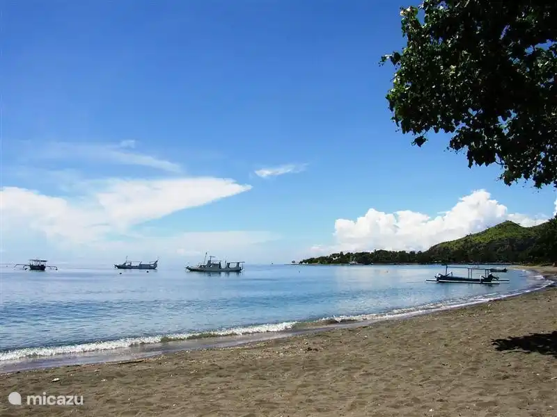 Strand 1 km von der Villa entfernt.
