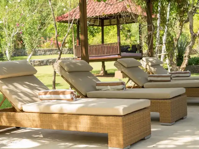 villa en Indonesia, Bali, Pemuteran – Villa Bukit Kaja Kauh 4 tumbonas