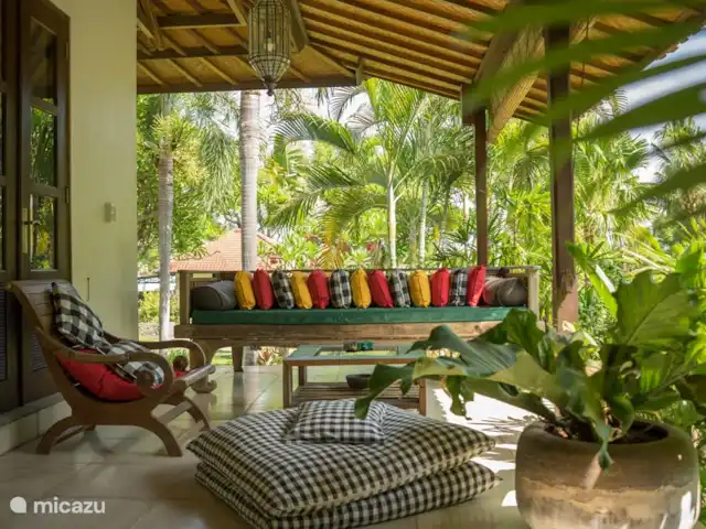 villa en Indonesia, Bali, Pemuteran – Villa Bukit Kaja Kauh relajarse en el porche