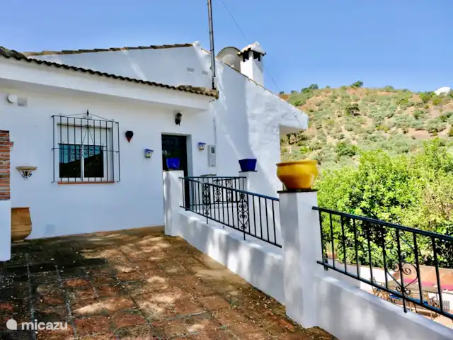 Villa Lola. Rust, natuur, prive-pool huren in Spanje, Costa del Sol, Comares - villa Gevel