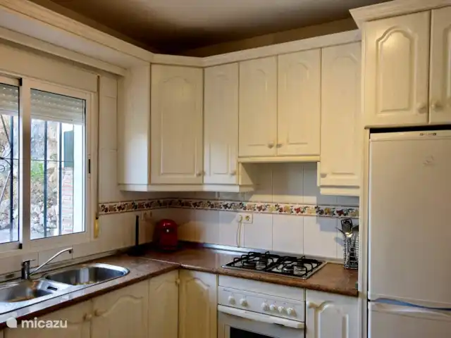 Villa Lola. Rust, natuur, prive-pool huren in Spanje, Costa del Sol, Comares - villa Keuken boven upstairs