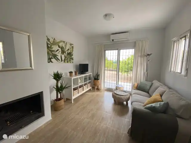 Casa Mirador - Hermosas vistas en España, Costa Cálida, Mazarrón - villa Desde el salón se tiene una hermosa vista al jardín con hermosas plantas mediterráneas. Atmosférica con calefacción por radiadores y sistema de intercambio de calor.