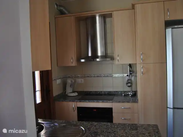 Casa Mirador - Hermosas vistas en España, Costa Cálida, Mazarrón - villa La cocina de Casa Mirador. Horno, nevera-congelador y sistema extractor de alta calidad. ¿Qué no hay en él? muy completo Muy limpio.