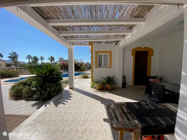 Casa Mirador - Hermosas vistas en España, Costa Cálida, Mazarrón - villa Vista general porche, terraza, jardín, terraza sombreada y terraza con sombrilla.