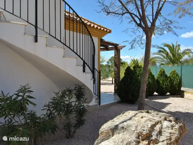 Casa Mirador - Hermosas vistas en España, Costa Cálida, Mazarrón - villa Acceso a la increíble sala de la torre de Casa Mirador. Una buena cama doble ofrece a sus hijos la noche de sueño de un rey.