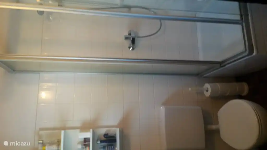 Kompaktes Duschbad mit Waschbecken, Dusche und WC